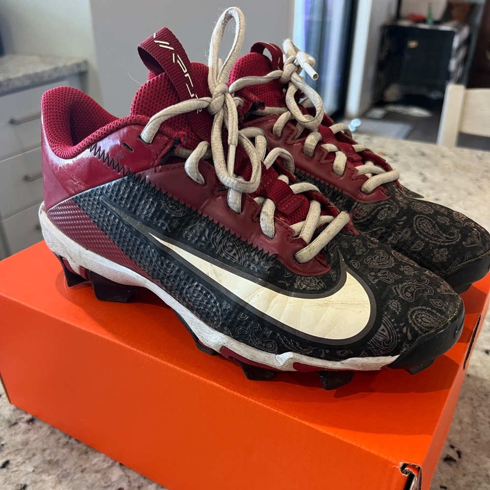Nike football cleats 4.5 big boys
